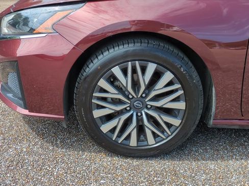 Used 2024 Nissan Altima 2.5 SV FWD image 10