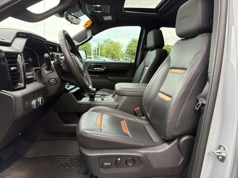 Used 2025 GMC Sierra 1500 AT4 w/ AT4 Premium Package AWD/4WD image 16
