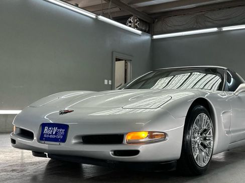 Used 2002 Chevrolet Corvette Coupe RWD image 4