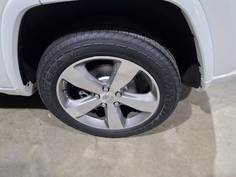 Used 2014 Jeep Grand Cherokee Overland AWD/4WD image 24