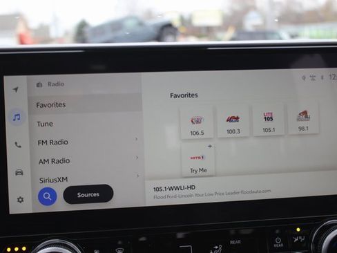 Used 2024 Toyota Highlander Limited image 5