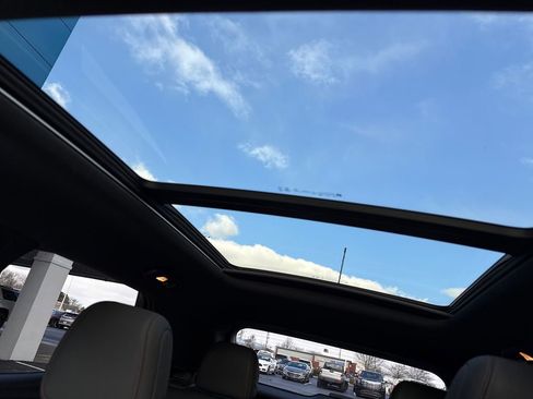 Used 2023 Chevrolet TrailBlazer RS w/ Sun and Liftgate Package image 22