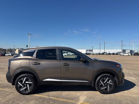 Certified 2025 Nissan Kicks SV w/ SV Premium Package image 15