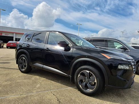 Used 2025 Nissan Rogue SV FWD image 3