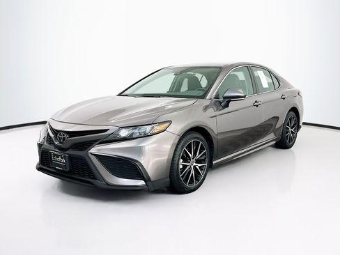 Used 2023 Toyota Camry SE FWD image 3