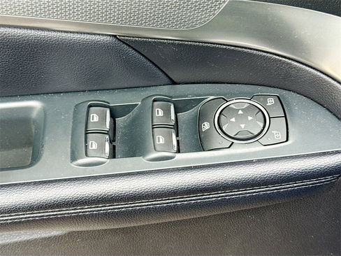 Used 2018 Ford Explorer XLT image 18