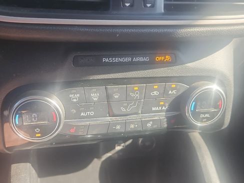Used 2021 Ford Escape SE w/ SE Sport Appearance Package FWD image 17