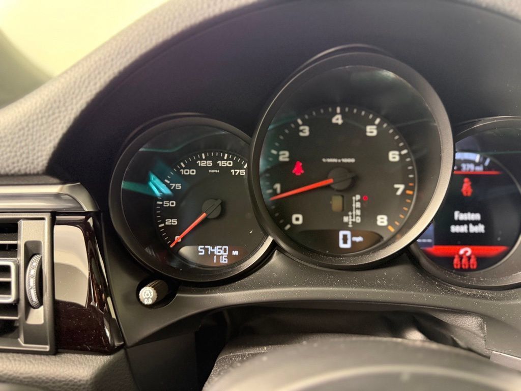 Certified 2021 Porsche Macan AWD/4WD image 24