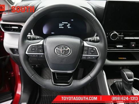 Used 2023 Toyota Highlander Limited AWD/4WD image 24
