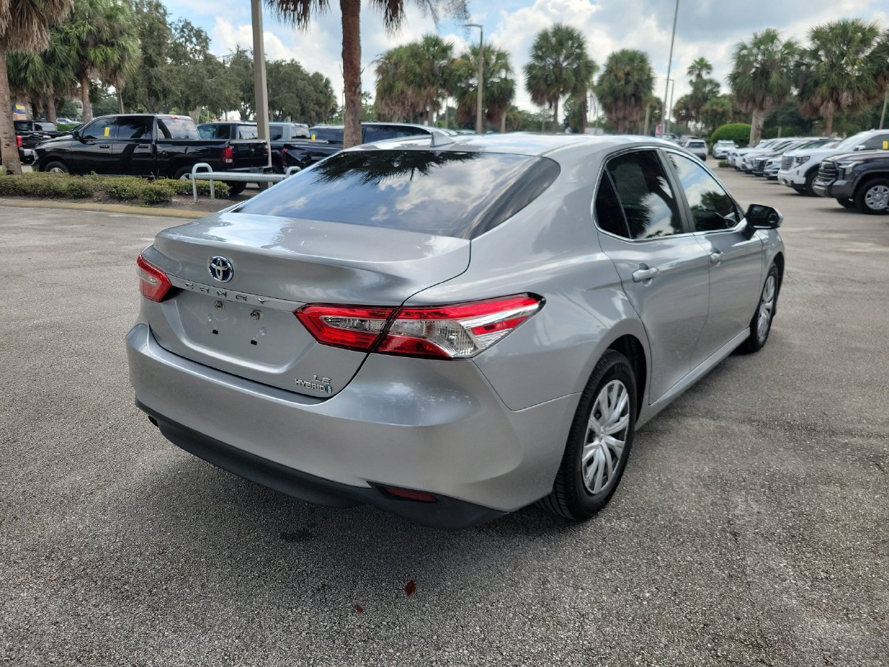 Used 2019 Toyota Camry LE FWD image 3