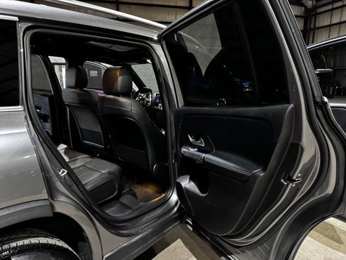 Used 2020 Mercedes-Benz GLB 250 - w/ Premium Package image 21