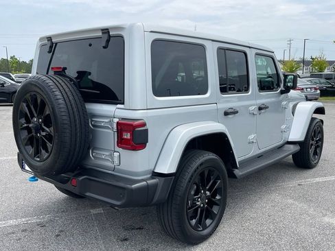 Used 2024 Jeep Wrangler Unlimited Sahara w/ Technology Group AWD/4WD image 19