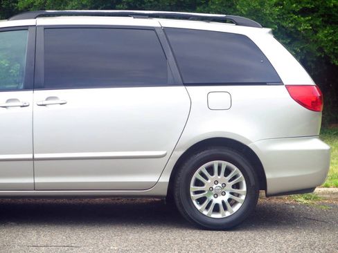 Used 2008 Toyota Sienna FWD image 8
