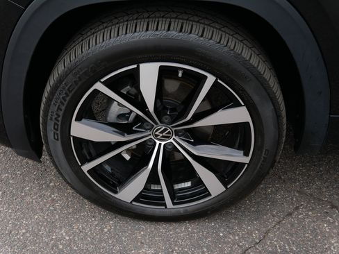 Certified 2024 Volkswagen Atlas SEL Premium R-Line image 15