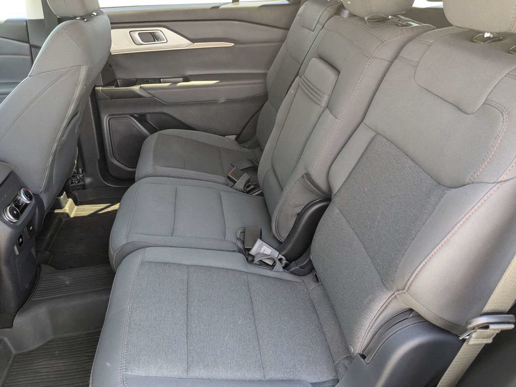 Used 2025 Ford Explorer Active RWD image 14