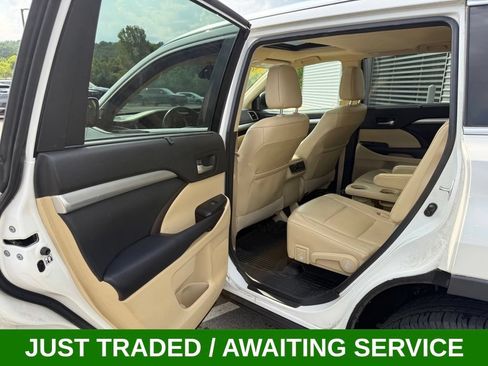 Used 2017 Toyota Highlander XLE w/ Carpet Mat Package AWD/4WD image 21