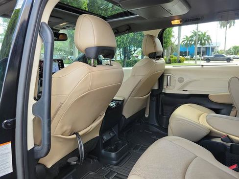 Used 2023 Toyota Sienna Limited FWD image 26