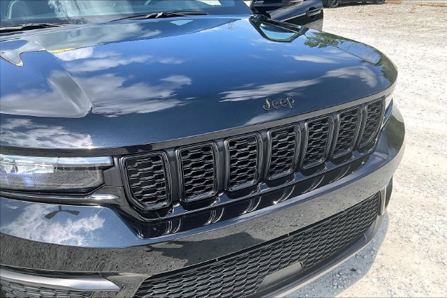 Used 2024 Jeep Grand Cherokee Altitude AWD/4WD image 30