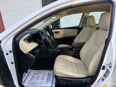 Used 2018 Toyota Avalon XLE w/ All Weather Liner Package FWD image 9