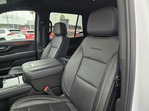 Certified 2025 GMC Yukon Denali image 15