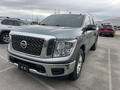 Used 2018 Nissan Titan SV w/ SV Convenience Package image 1