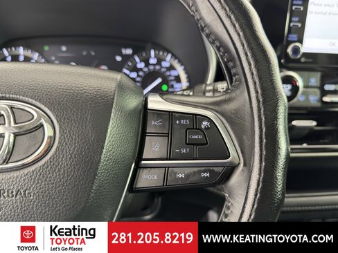 Used 2021 Toyota Highlander XLE image 28