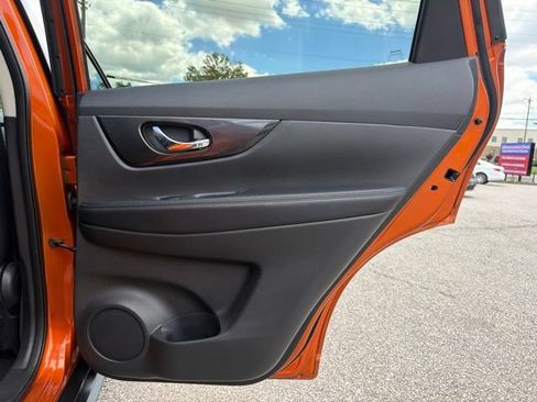 Used 2017 Nissan Rogue S w/ S Appearance Package FWD image 24