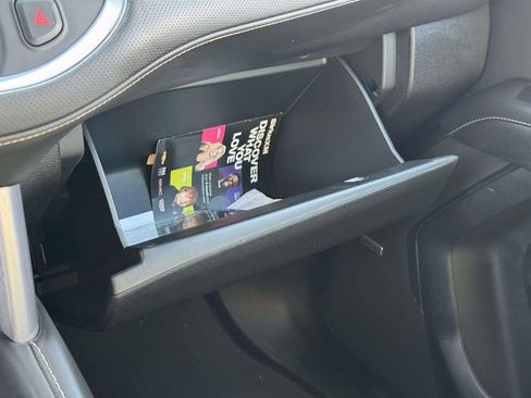 Used 2024 GMC Yukon SLT image 30