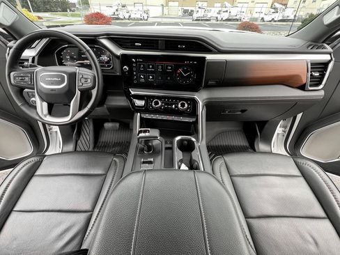 Used 2025 GMC Sierra 1500 Denali image 4