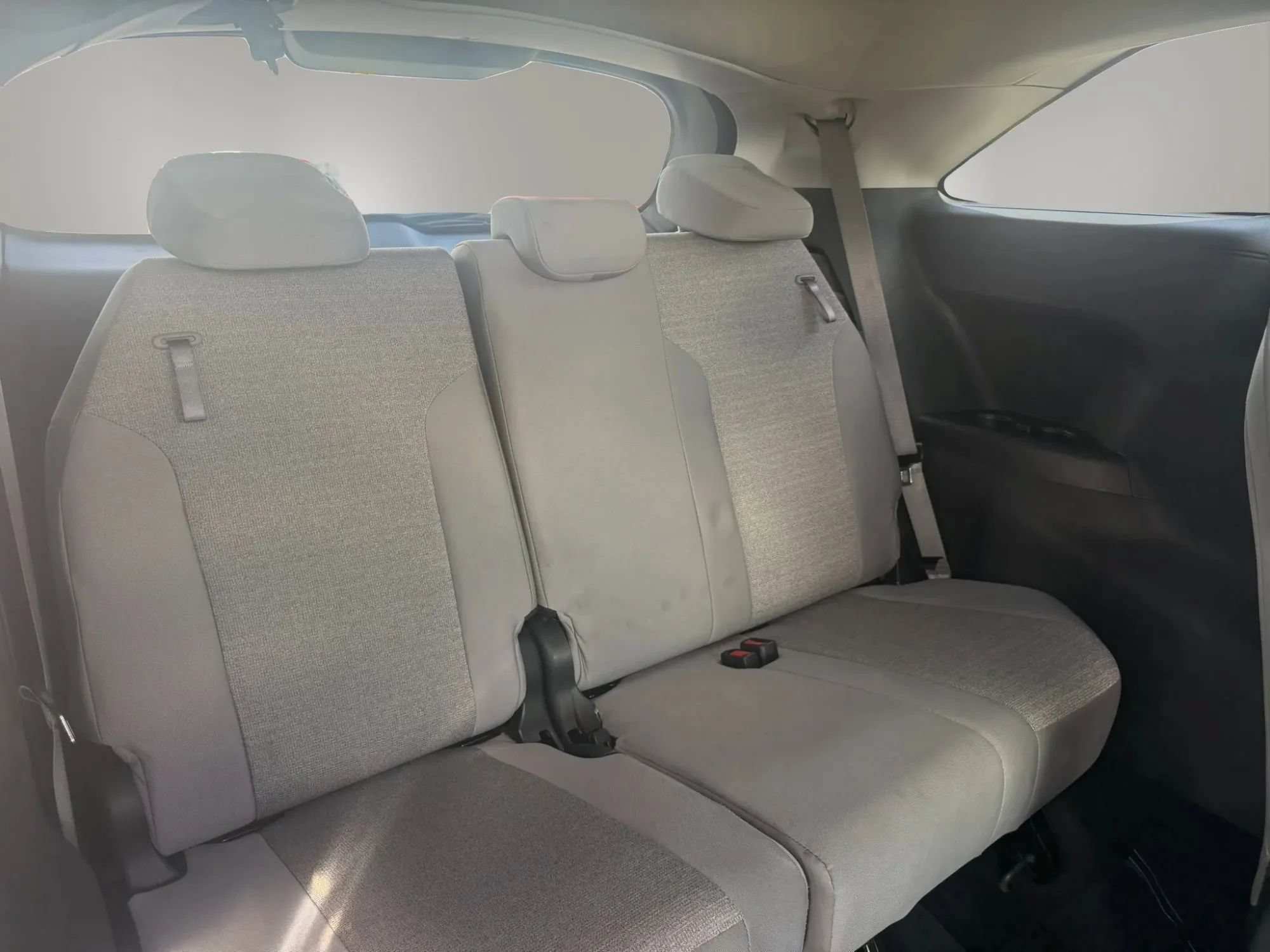 Used 2025 Toyota Sienna LE FWD image 25