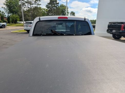 Used 2021 Toyota Tacoma SR AWD/4WD image 9