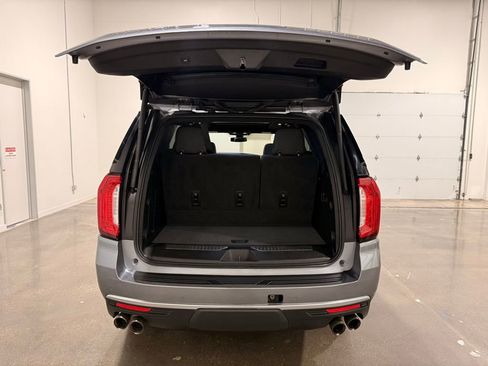 Used 2022 GMC Yukon Denali RWD image 9