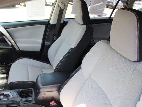 Used 2017 Toyota RAV4 XLE w/ Carpet Mat Package FWD image 31