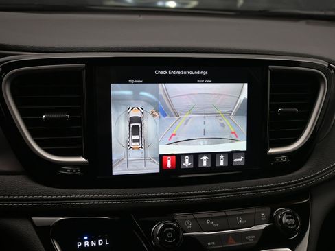 New 2026 Chrysler Pacifica Select FWD image 13