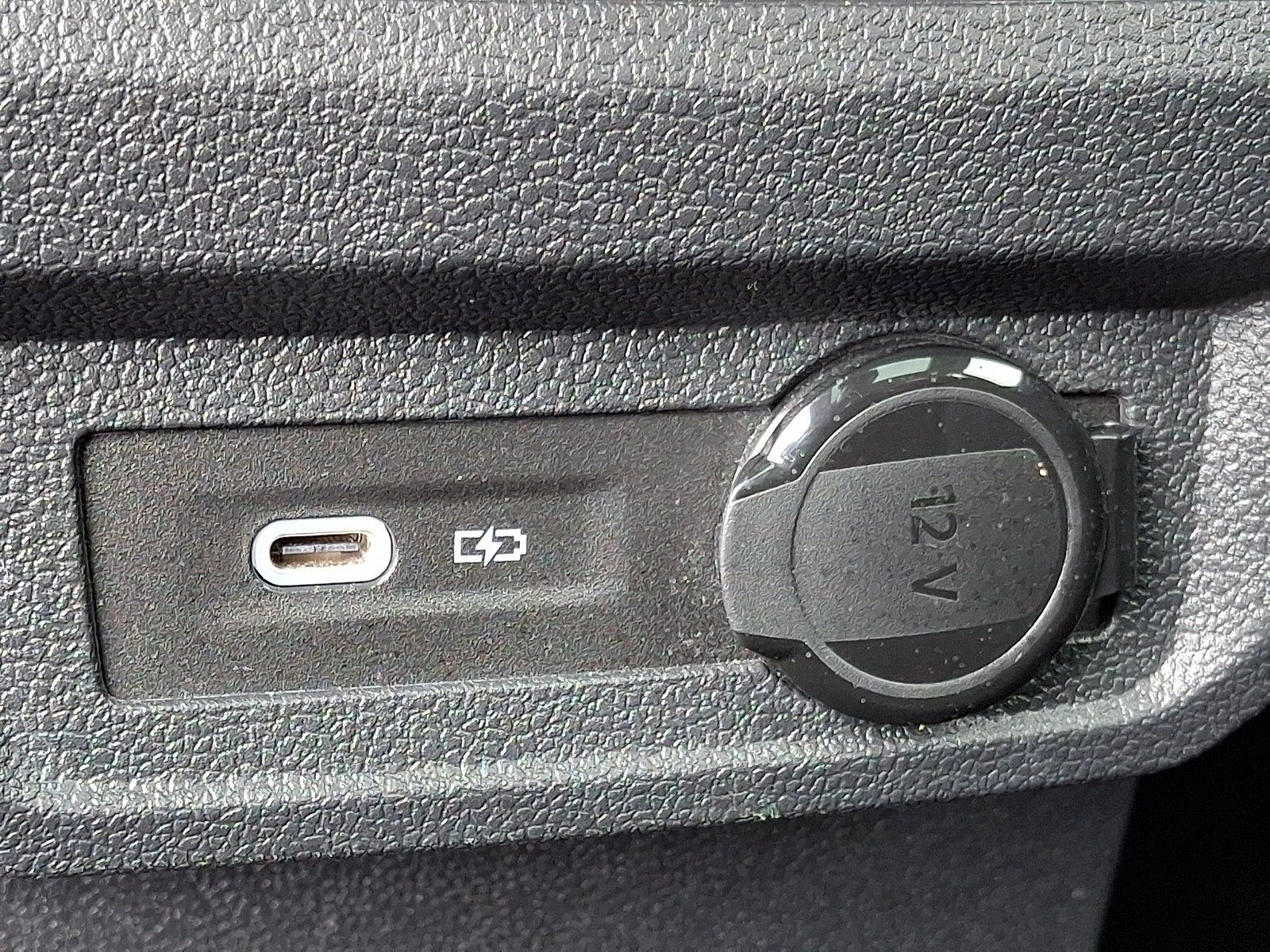Used 2023 Volkswagen Tiguan SE AWD/4WD image 11