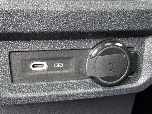 Used 2023 Volkswagen Tiguan SE AWD/4WD image 11
