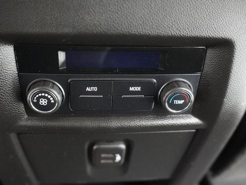 Used 2021 Chevrolet Traverse LT FWD image 37
