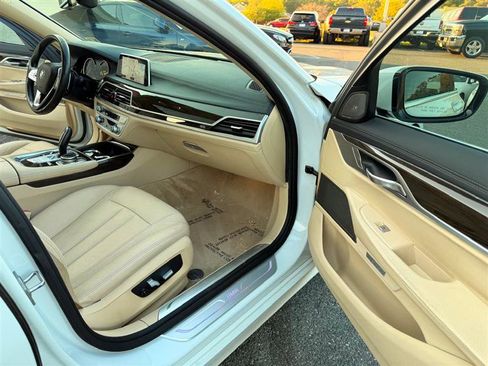 Used 2016 BMW 740i image 12
