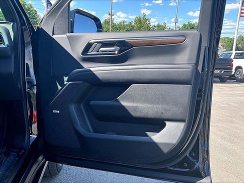 Used 2025 Chevrolet Suburban High Country AWD/4WD image 26