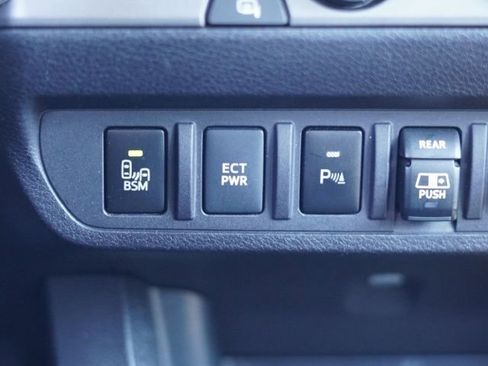 Used 2018 Toyota Tacoma TRD Sport w/ Technology Package image 32