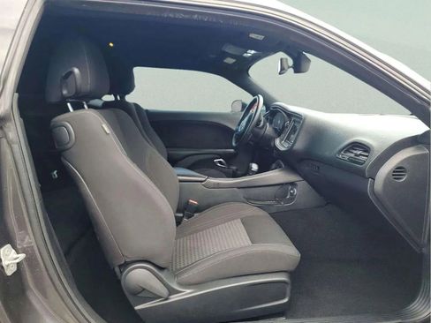 Used 2019 Dodge Challenger SXT image 10