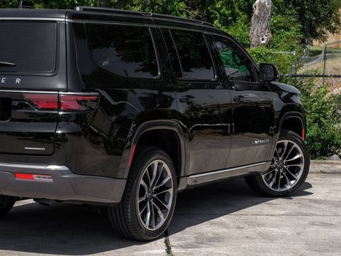 Used 2022 Jeep Wagoneer Series III w/ Premium Group I image 17