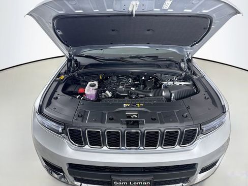 New 2025 Jeep Grand Cherokee L Laredo image 30