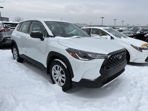 Used 2024 Toyota Corolla Cross L image 2