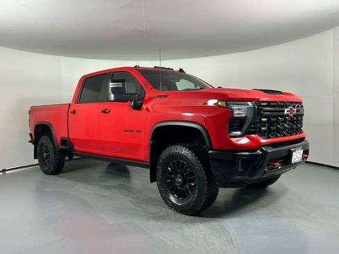 Used 2024 Chevrolet Silverado 2500 ZR2 w/ Technology Package AWD/4WD image 1