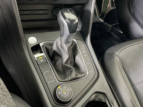 Used 2022 Volkswagen Taos SE image 16