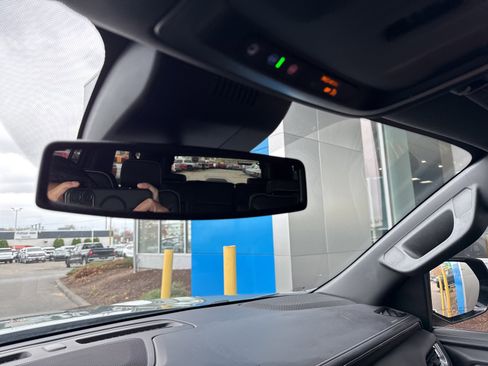 Used 2023 Chevrolet Suburban Premier image 32