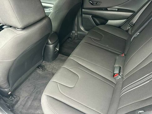 Used 2025 Hyundai Elantra SEL FWD image 14