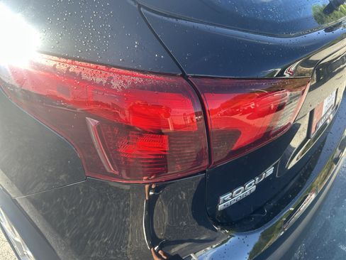 Used 2018 Nissan Rogue Sport S FWD image 37