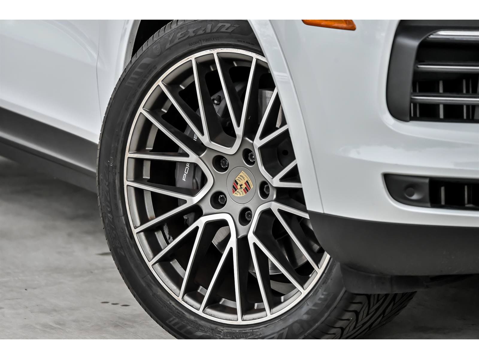 Used 2023 Porsche Cayenne Platinum Edition AWD/4WD image 3